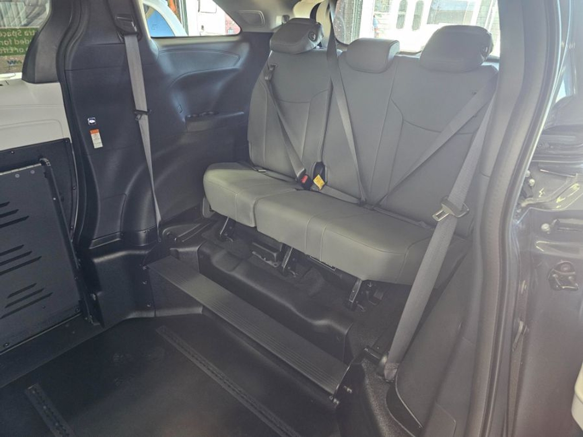 2025 TOYOTA SIENNA - Image 5