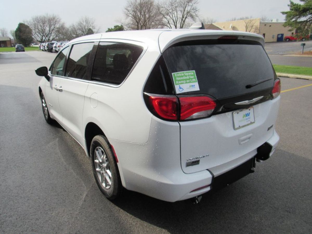 2024 CHRYSLER VOYAGER - Image 14