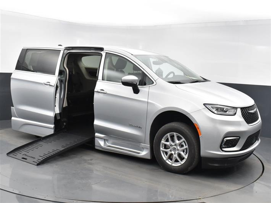 Used 2024 Chrysler Pacifica Touring L - BraunAbility Side Entry Fold Out Automatic Ramp