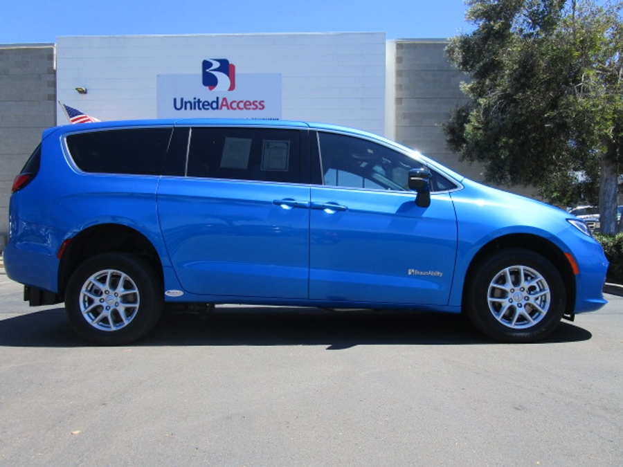 New 2026 Chrysler Pacifica Select Safety - BraunAbility Rear Entry Entry Fold Out Manual Ramp