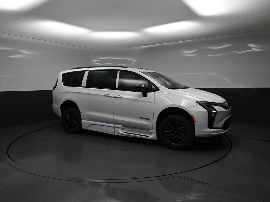 New 2027 Chrysler Pacifica Select Sport - BraunAbility Side Entry In Floor Automatic Ramp