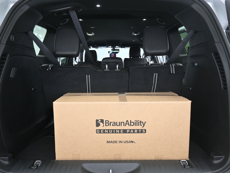 New 2026 Chrysler Pacifica Select Safety - BraunAbility Side Entry Entry Fold Out Automatic Ramp