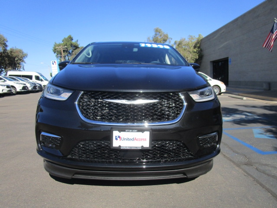 Used 2023 Chrysler Pacifica Touring L - BraunAbility Side Entry Entry In Floor Automatic Ramp