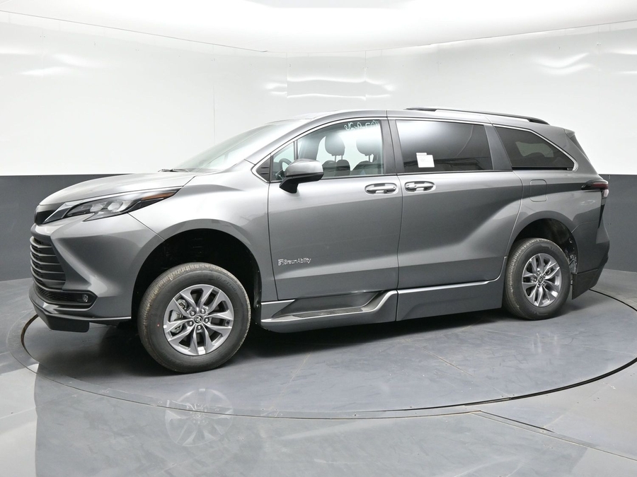 New 2026 Toyota Sienna Hybrid XLE Add - BraunAbility Side Entry Fold Out Automatic Ramp