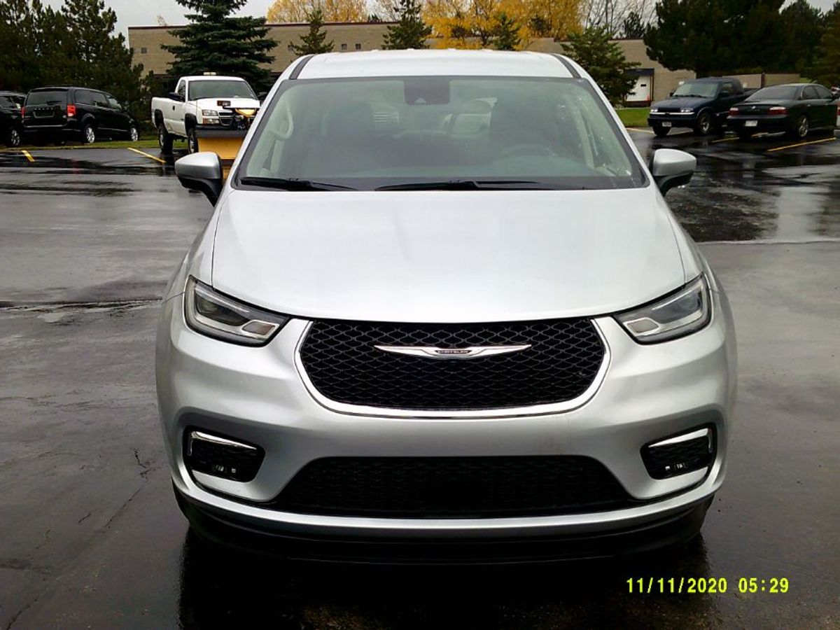 2023 CHRYSLER PACIFICA - Image 2