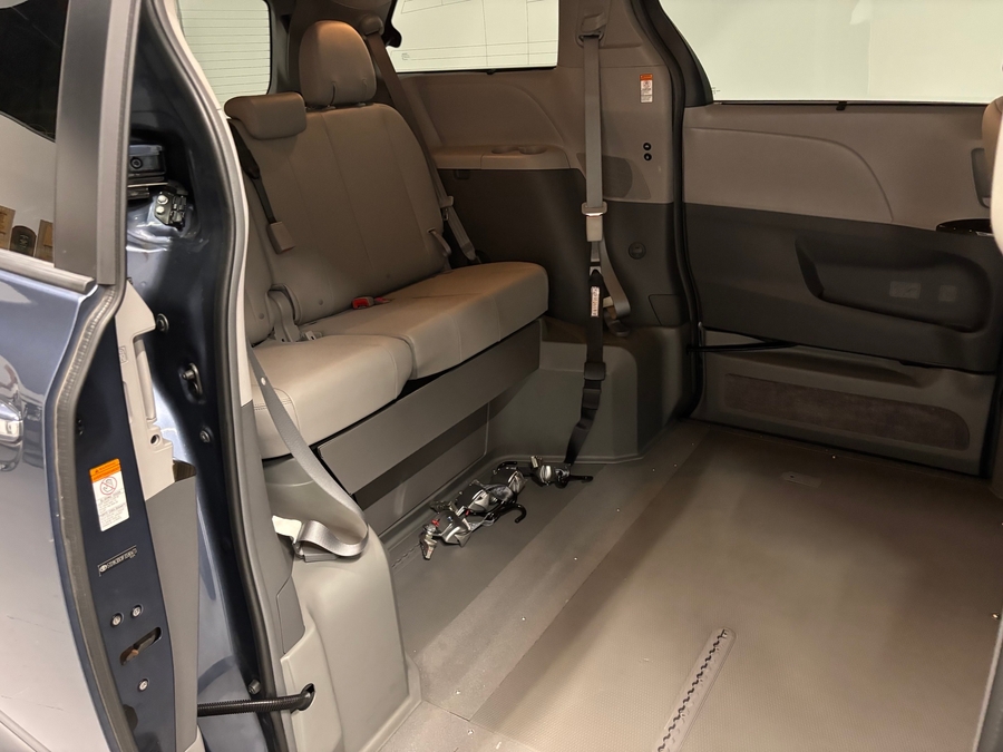 Used 2015 Toyota Sienna XLE - VMI Side Entry In Floor Automatic Ramp