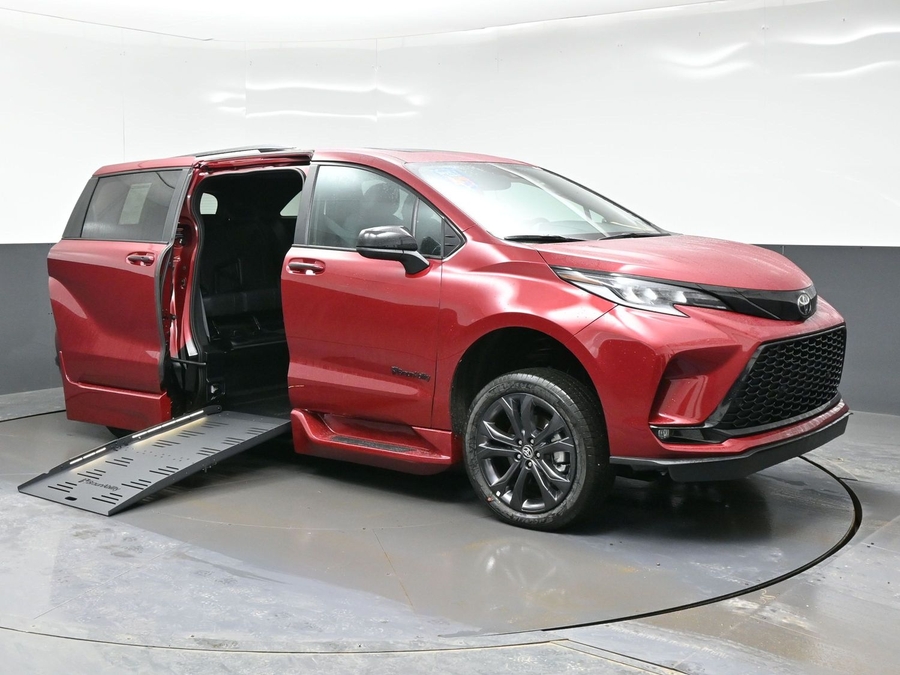 New 2026 Toyota Sienna Hybrid XSE Sport - BraunAbility Side Entry Entry Fold Out Automatic Ramp