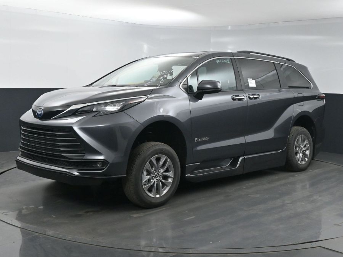 2025 TOYOTA SIENNA - Image 3