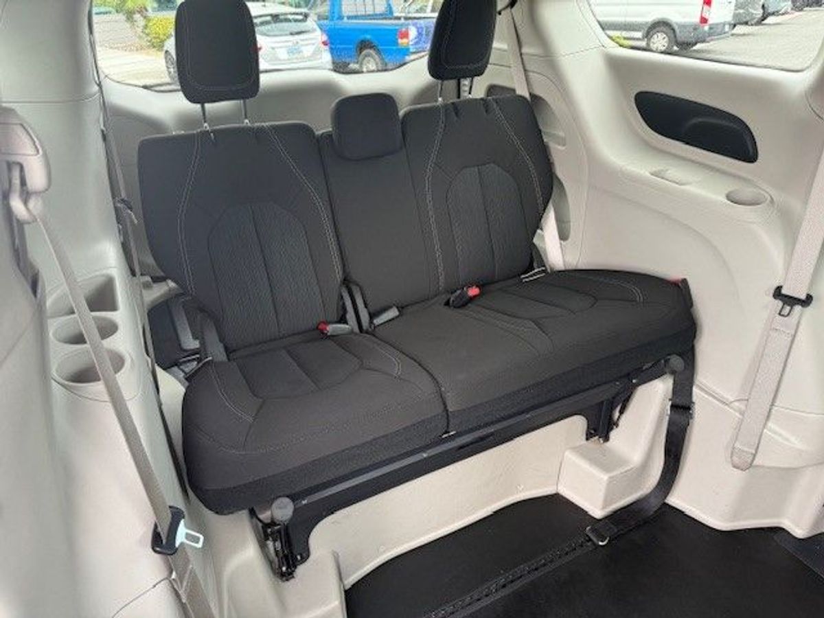 2023 CHRYSLER VOYAGER - Image 13