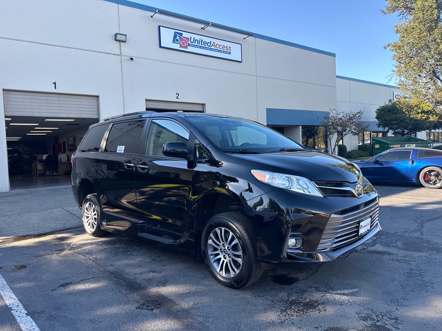 Used 2020 Toyota Sienna XLE Base - VMI Side Entry Entry In Floor Automatic Ramp