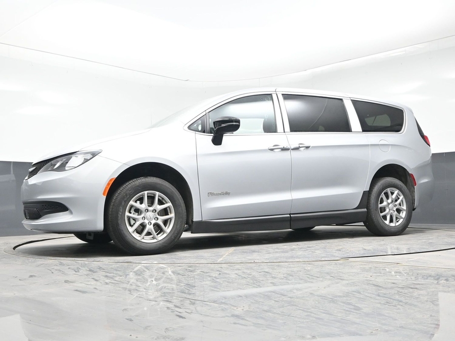 New 2026 Chrysler Voyager LX - BraunAbility Side Entry Entry Fold Out Manual Ramp