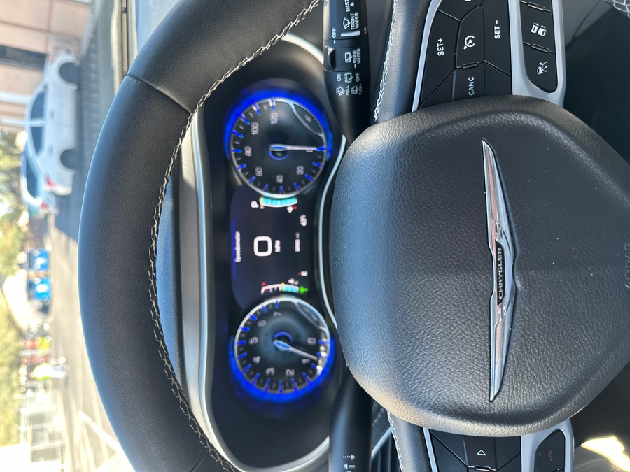 Used 2023 Chrysler Pacifica Touring L Theatre - BraunAbility Side Entry Entry In Floor Automatic Ramp