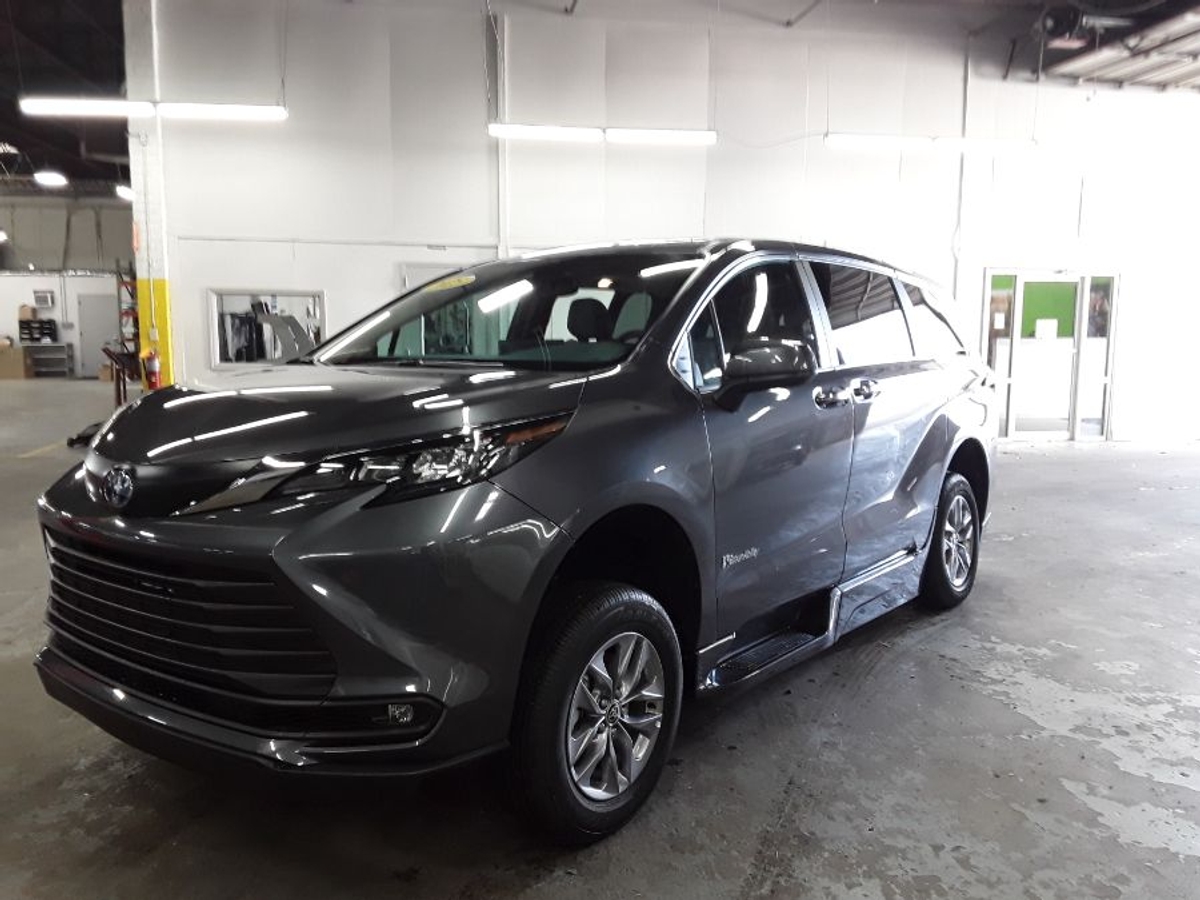 2025 TOYOTA SIENNA - Image 29