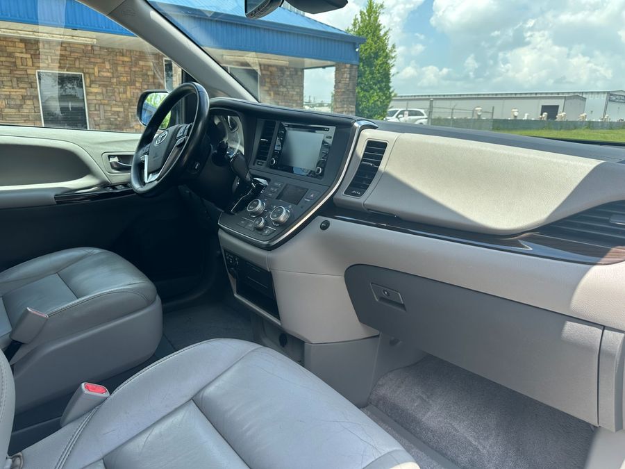 Used 2019 Toyota Sienna XLE Base - VMI Side Entry Entry In Floor Automatic Ramp