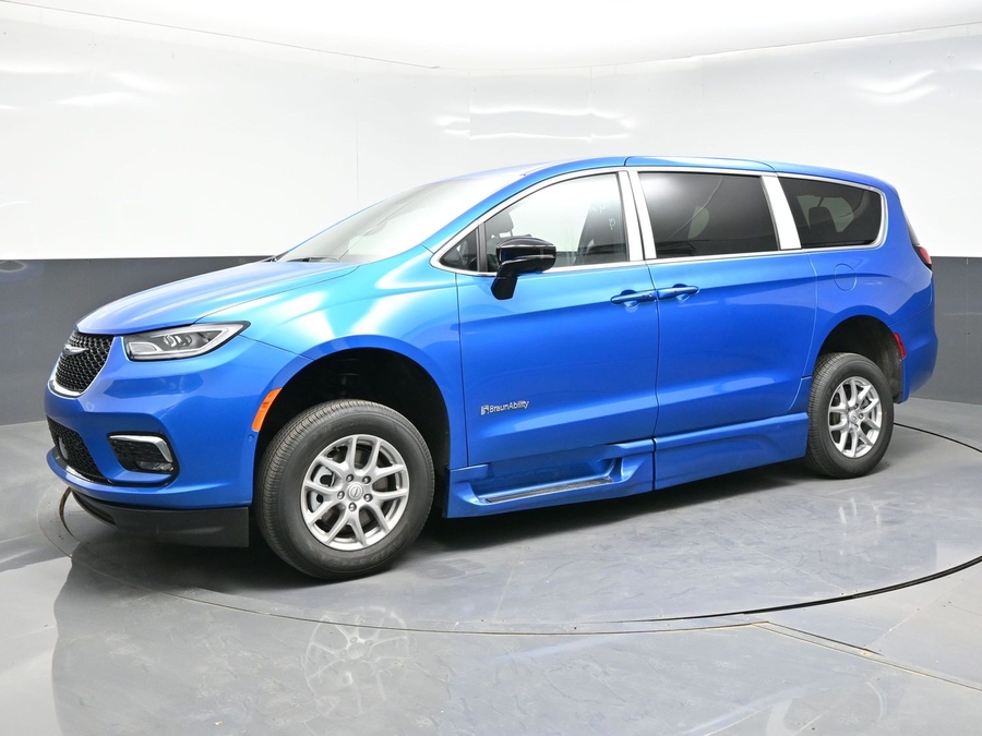 Blue Chrysler Pacifica image number 2