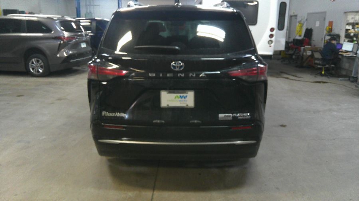 2024 TOYOTA SIENNA - Image 5