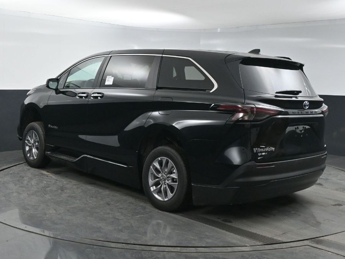 2025 TOYOTA SIENNA - Image 5