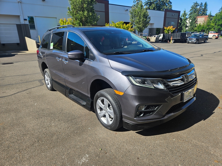 Grey Honda Odyssey image number 7