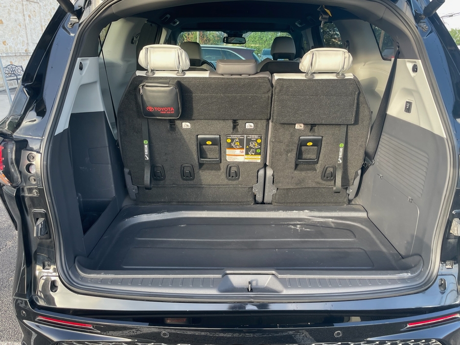 Black Toyota Sienna image number 8