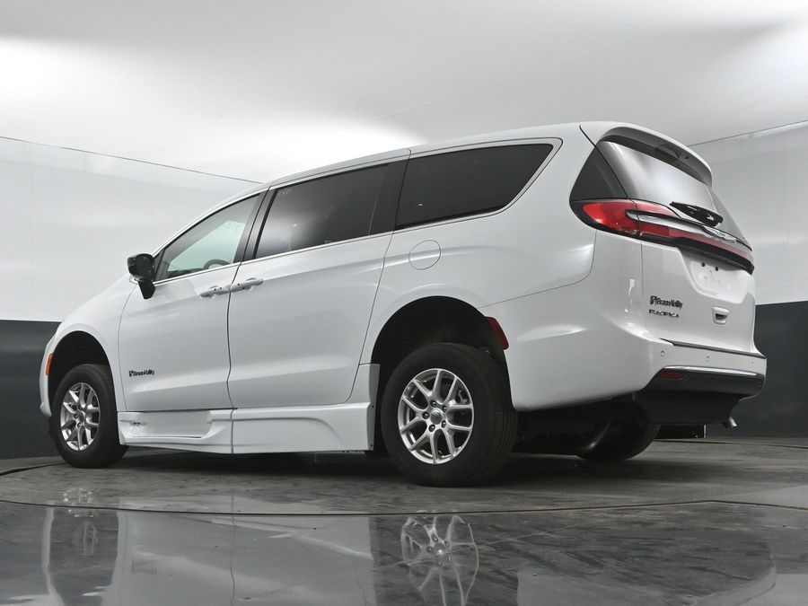 Used 2024 Chrysler Pacifica Touring L - BraunAbility Side Entry Entry Fold Out Automatic Ramp