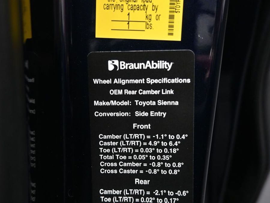 New 2026 Toyota Sienna Hybrid XLE Base - BraunAbility Side Entry In Floor Automatic Ramp