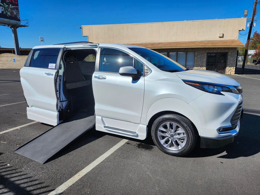 Used 2022 Toyota Sienna Hybrid XLE Plus - VMI Side Entry Entry In Floor Automatic Ramp
