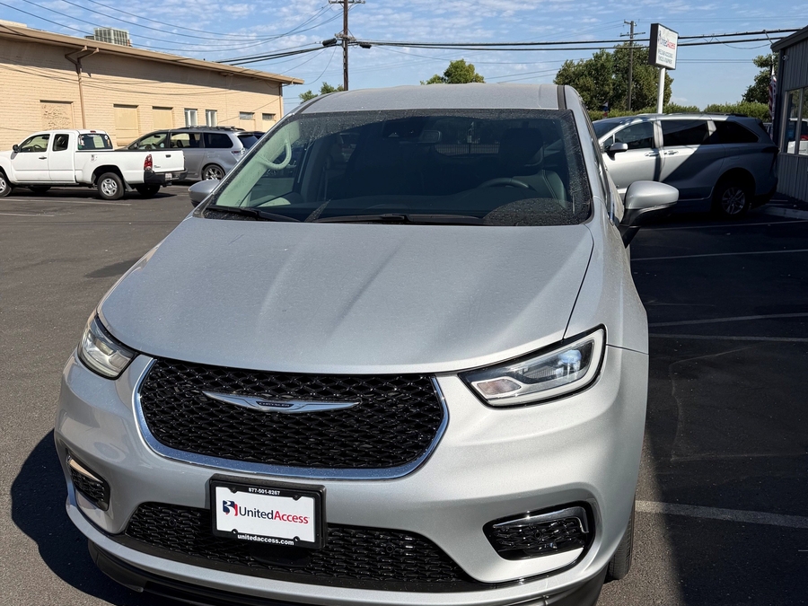 Used 2023 Chrysler Pacifica Touring L Safety - BraunAbility Side Entry In Floor Automatic Ramp