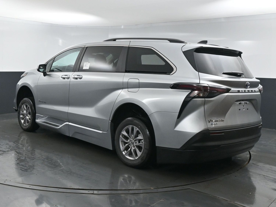 New 2025 Toyota Sienna Hybrid XLE Plus - BraunAbility Side Entry Entry In Floor Automatic Ramp
