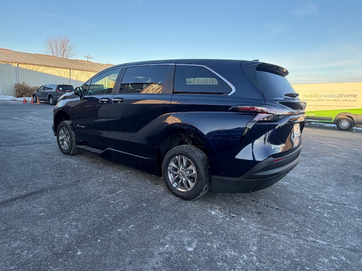 2025 TOYOTA SIENNA - Image 7