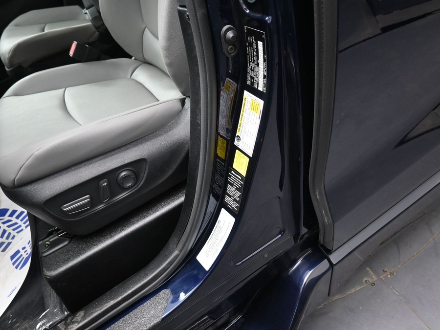 New 2026 Toyota Sienna Hybrid XLE Base - BraunAbility Side Entry Entry Fold Out Automatic Ramp