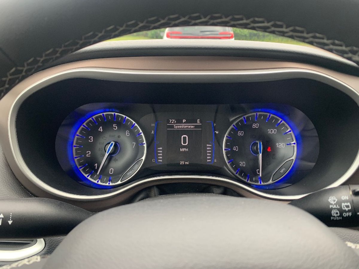 2024 CHRYSLER VOYAGER - Image 23