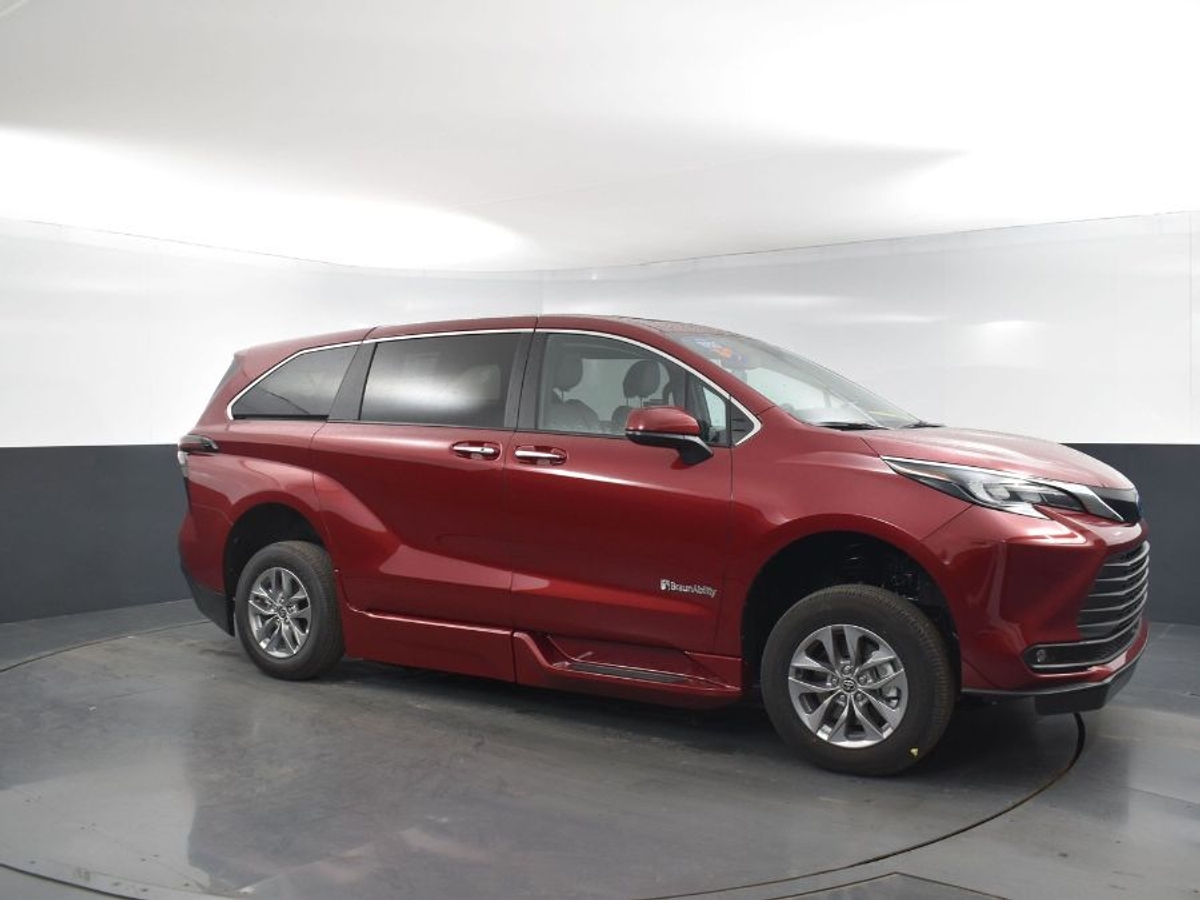 2025 TOYOTA SIENNA - Image 18