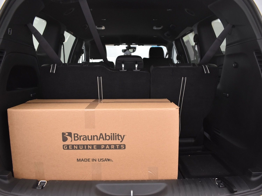New 2025 Chrysler Pacifica Select Safety - BraunAbility Side Entry Entry In Floor Automatic Ramp