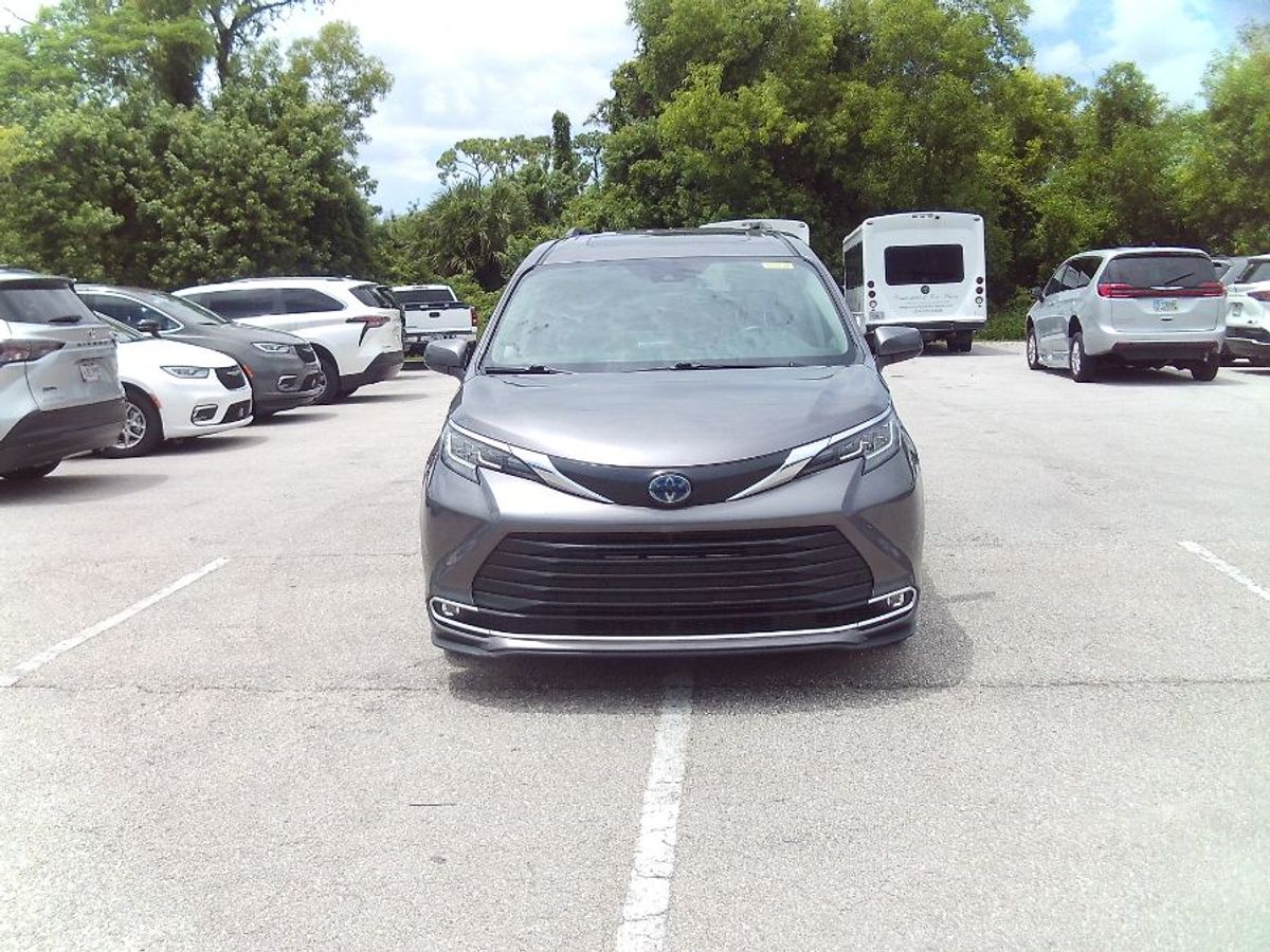 2023 TOYOTA SIENNA - Image 2