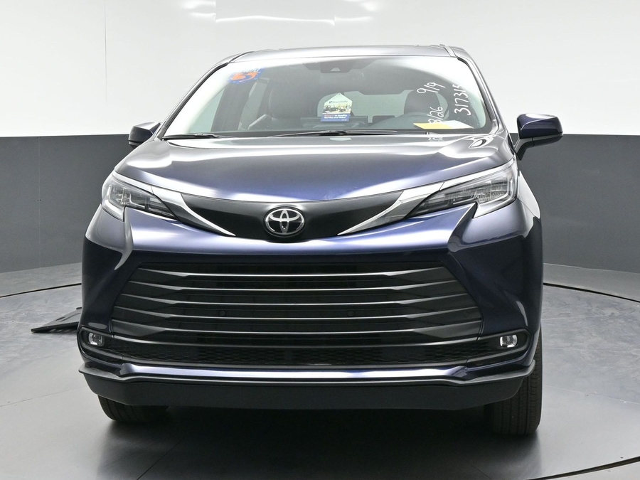 New 2026 Toyota Sienna Hybrid XLE Base - BraunAbility Side Entry In Floor Automatic Ramp