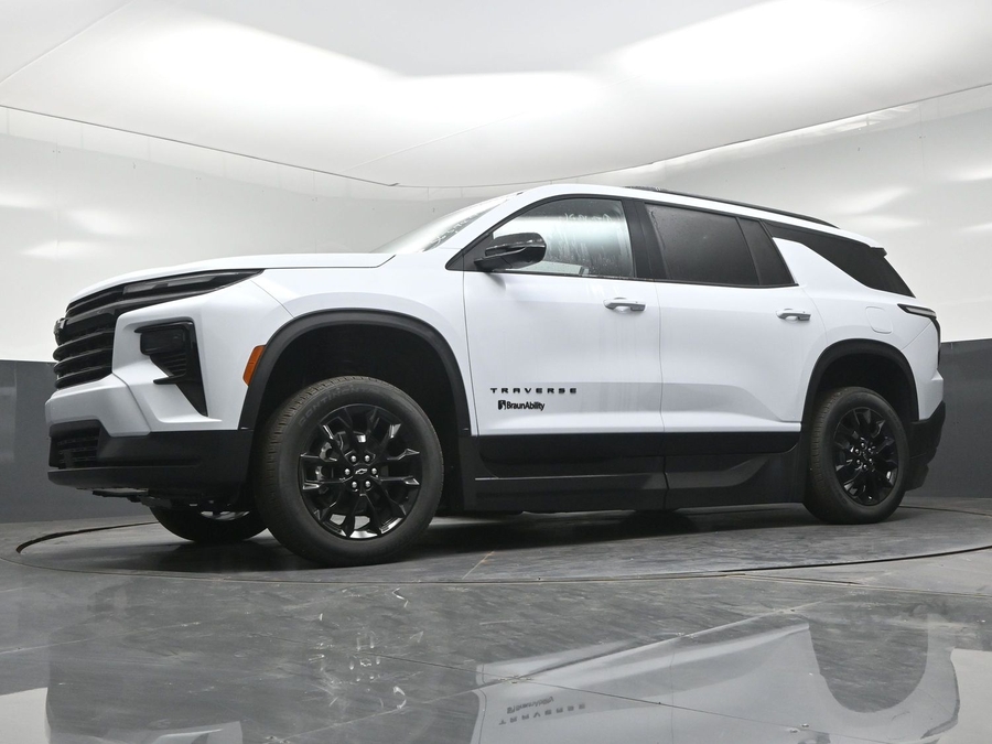 New 2026 Chevrolet Traverse 1LT Midnight - BraunAbility Side Entry In Floor Automatic Ramp