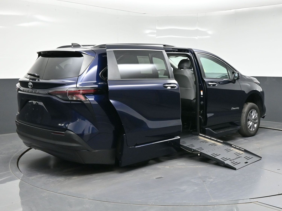2026 Toyota Sienna XLE - Photo 26