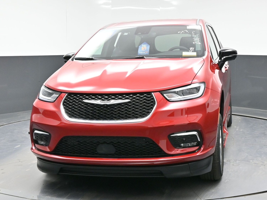 Red Chrysler Pacifica image number 11