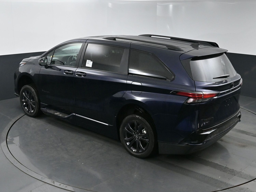 New 2025 Toyota Sienna Hybrid XSE Sport - BraunAbility Side Entry Entry Fold Out Automatic Ramp