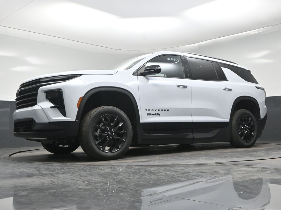White Chevrolet Traverse image number 17