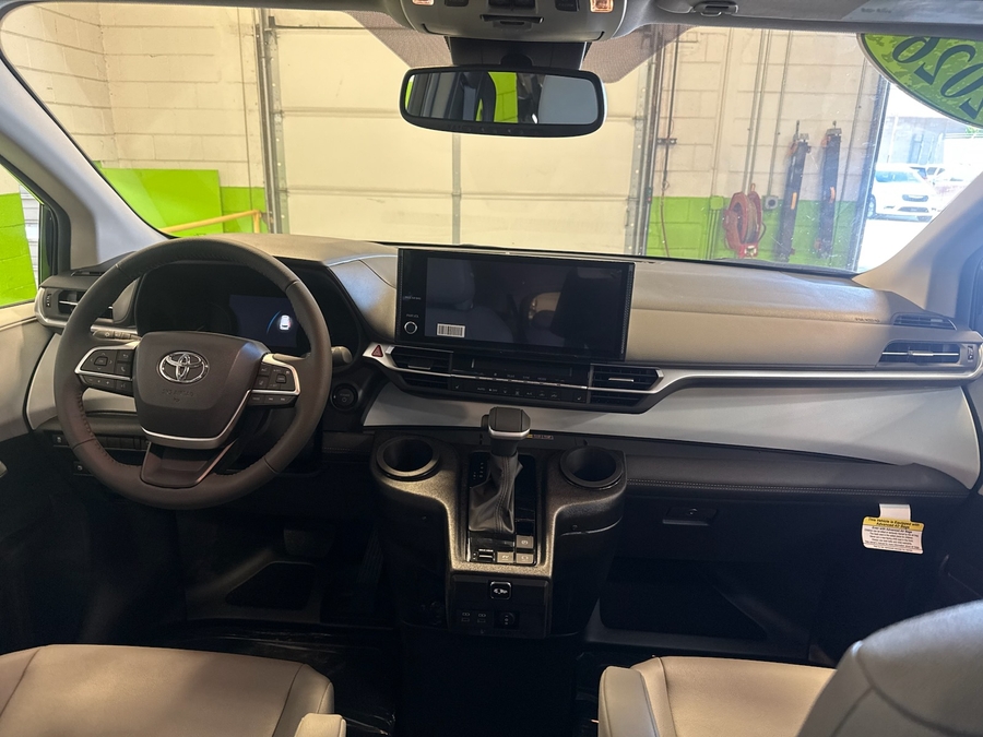 Black Toyota Sienna image number 8