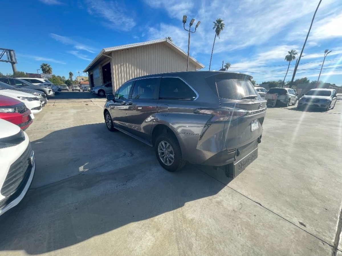 2023 TOYOTA SIENNA - Image 12
