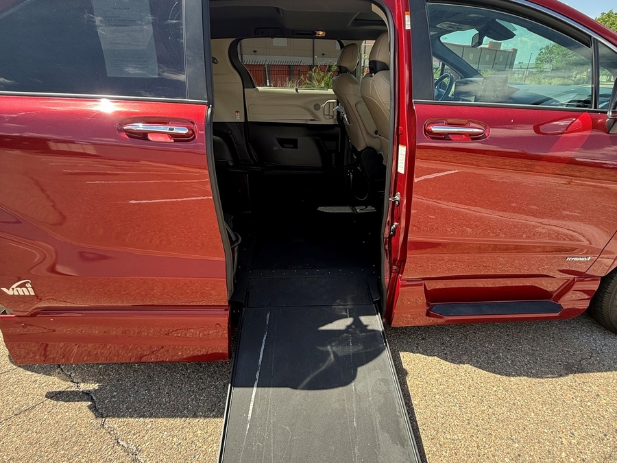 Red Toyota Sienna image number 11