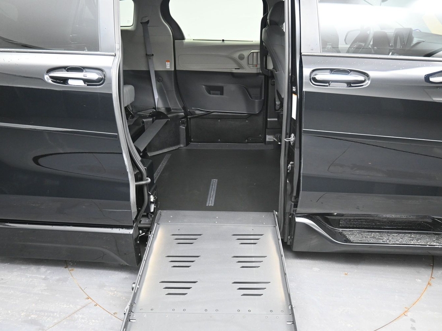 Used 2023 Toyota Sienna Hybrid XLE - BraunAbility Side Entry Entry Fold Out Automatic Ramp