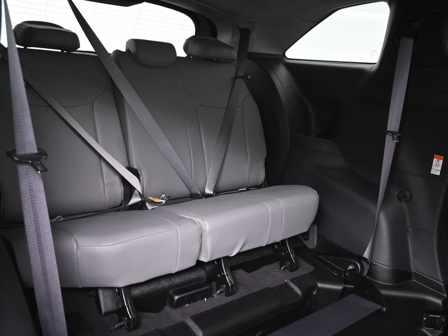 Silver Toyota Sienna image number 9