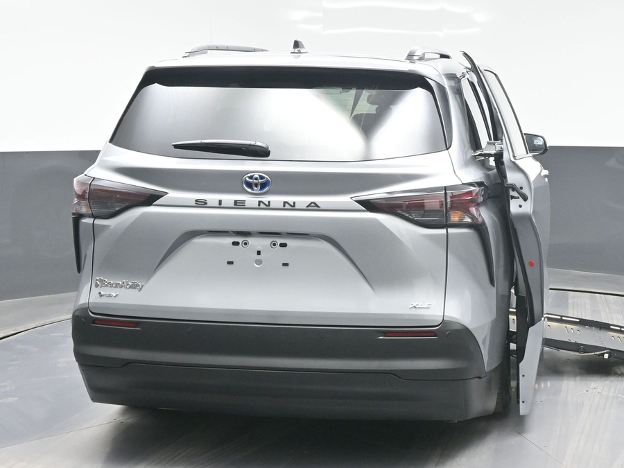 New 2025 Toyota Sienna Hybrid XLE Plus - BraunAbility Side Entry Entry Fold Out Automatic Ramp