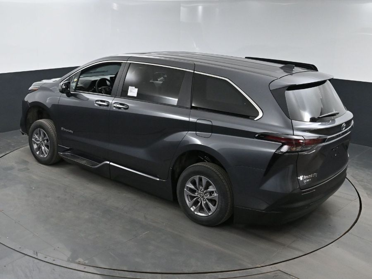 2025 TOYOTA SIENNA - Image 25