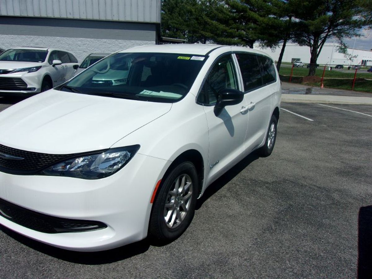 2024 CHRYSLER VOYAGER - Image 4