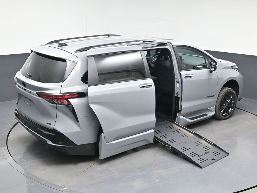 New 2026 Toyota Sienna Hybrid XSE Sport - BraunAbility Side Entry Fold Out Automatic Ramp