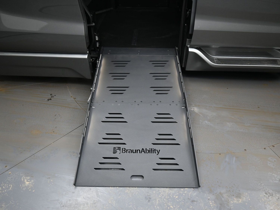 New 2026 Toyota Sienna Hybrid XSE Sport - BraunAbility Side Entry Entry Fold Out Automatic Ramp